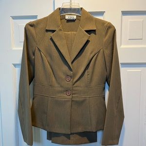 Women’s Pant Suit